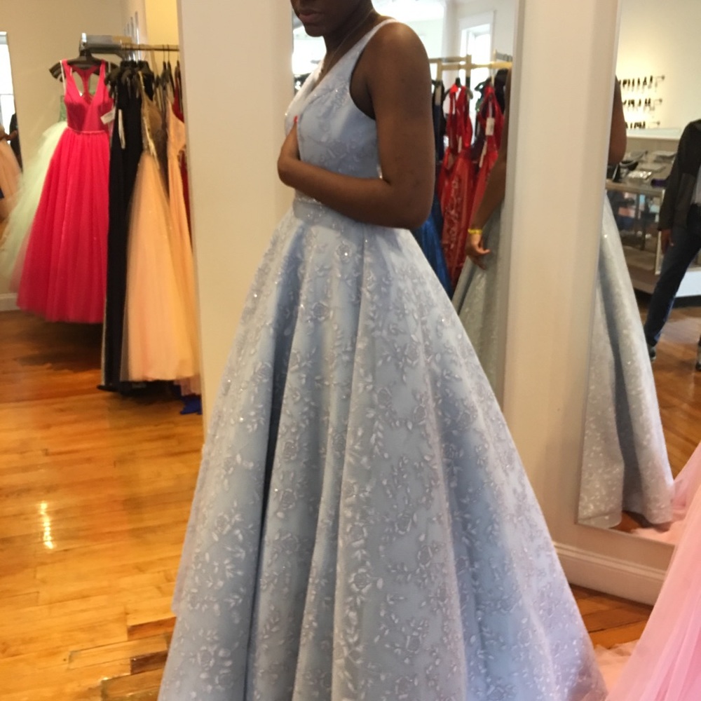 I am selling a pastel blue ball gown. - Picture 8 of 8